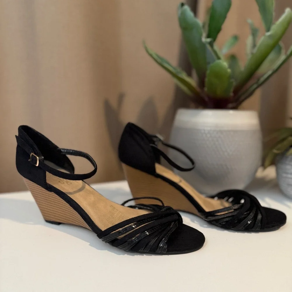 Garage Tiara‎ Black Wedge Sandals Strappy Ankle Strap Open Toe Shoes Size 9